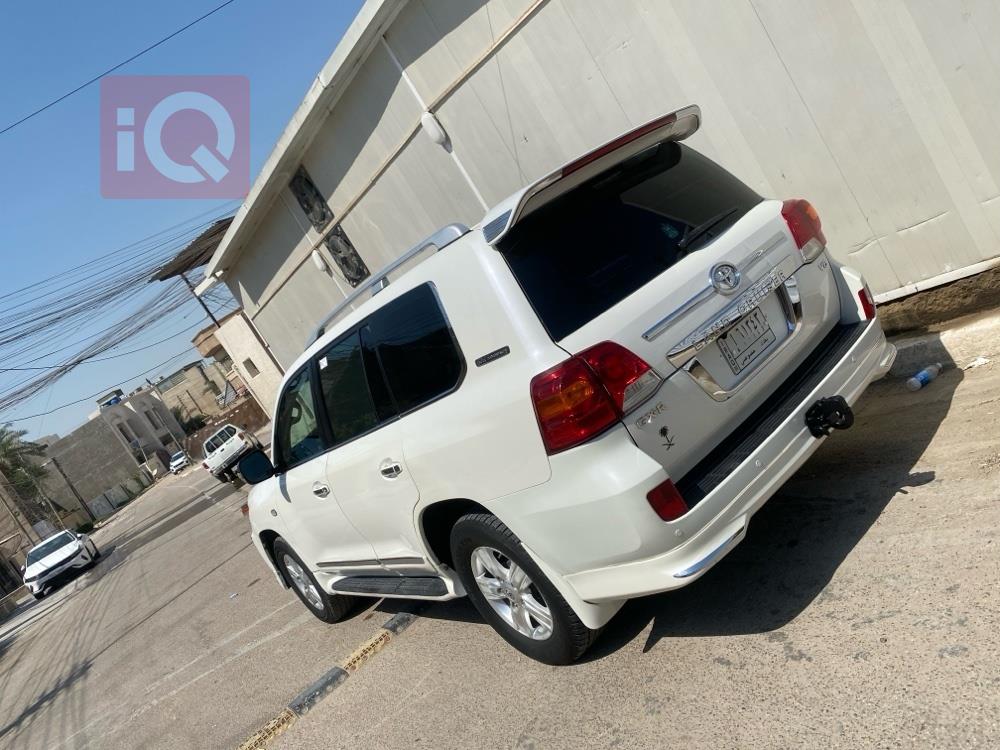 تۆیۆتا لاند کروزەر